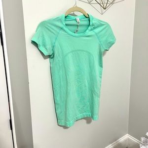 Lululemon - Size 4 - Swiftly Tech/Barely worn